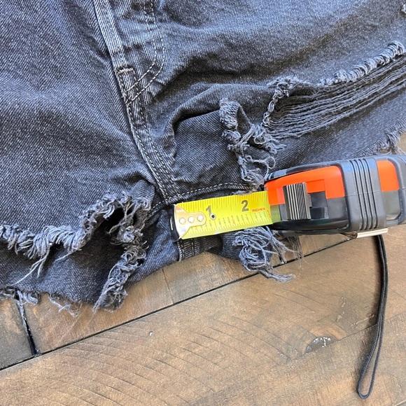 Levi’s 501 Black Button Fly Denim Shorts - Picture 2 of 9